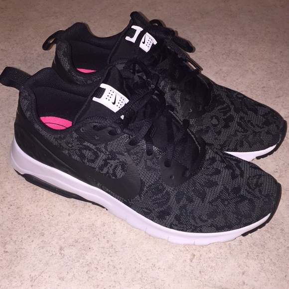 Nike Shoes - Nike Air Max